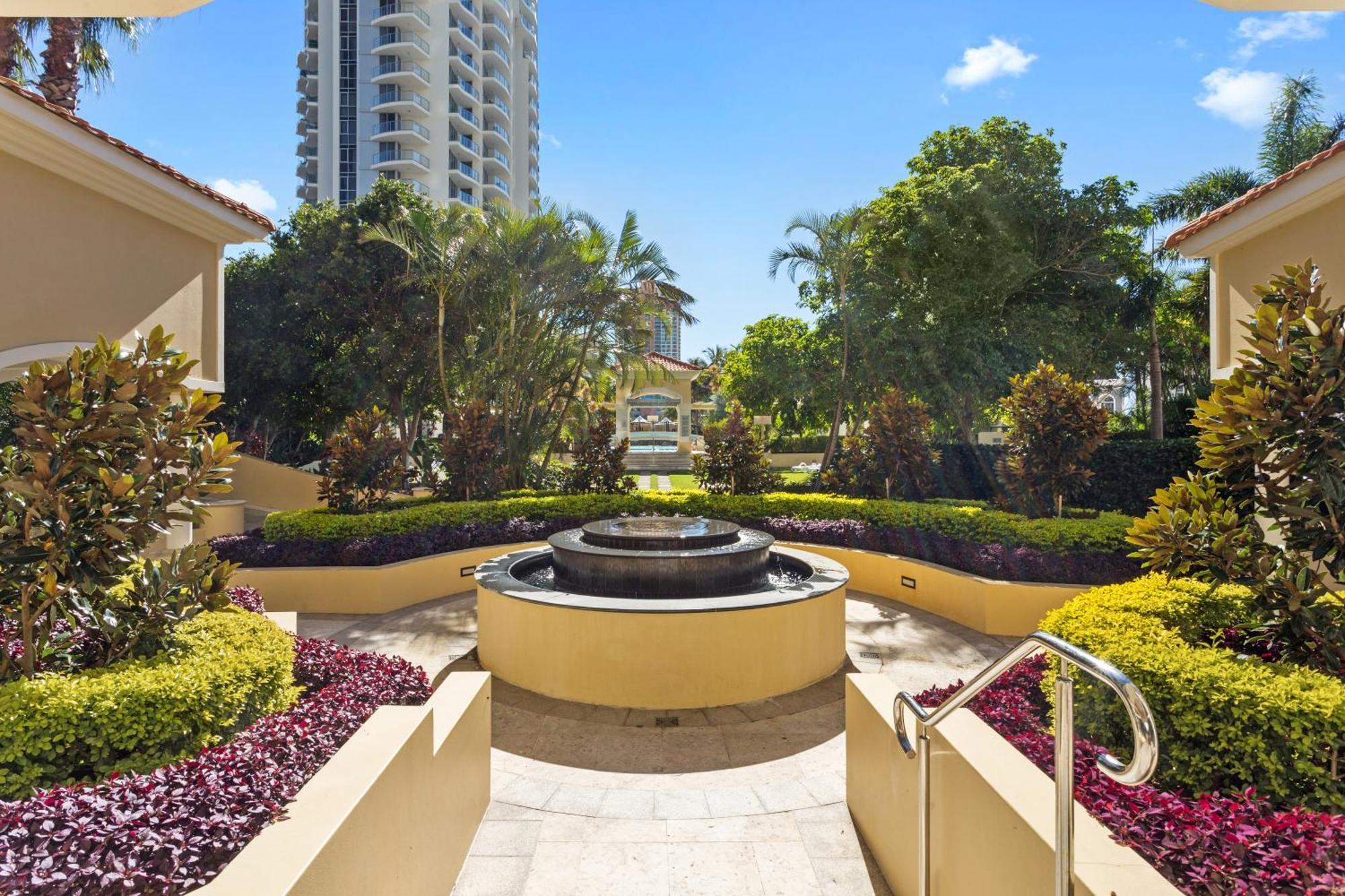 Holiday Holiday Chevron Renaissance Apartments Gold Coast Exterior photo
