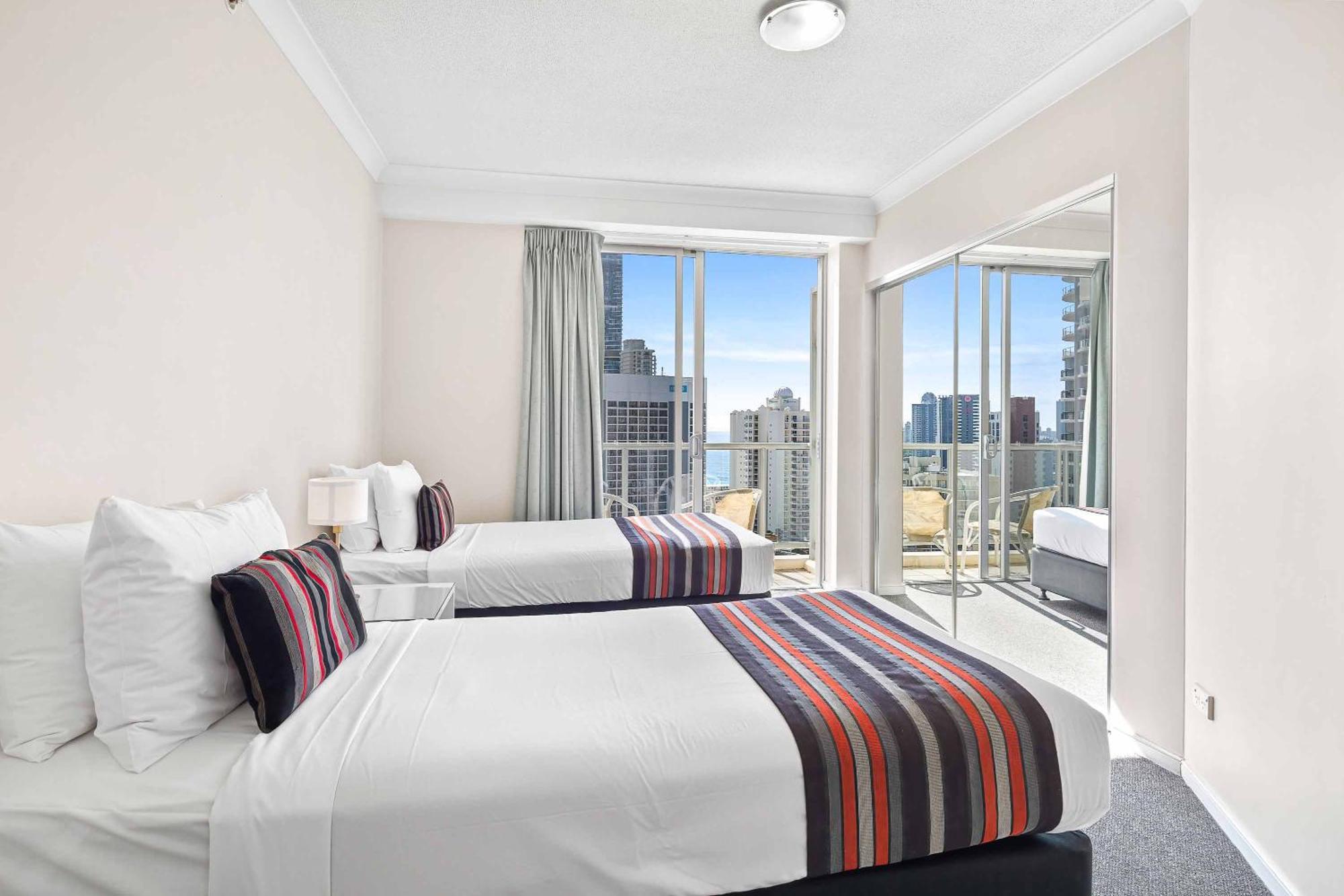 Holiday Holiday Chevron Renaissance Apartments Gold Coast Room photo