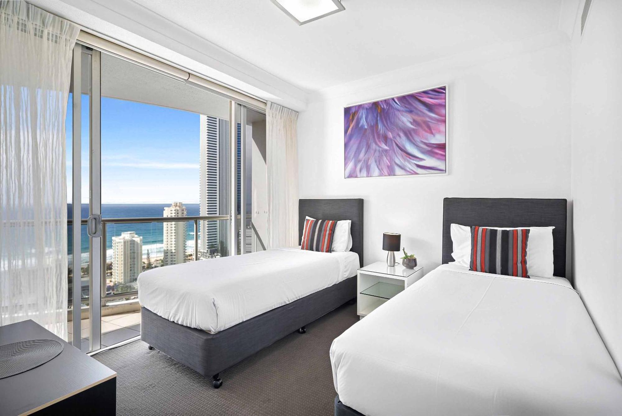 Holiday Holiday Chevron Renaissance Apartments Gold Coast Room photo
