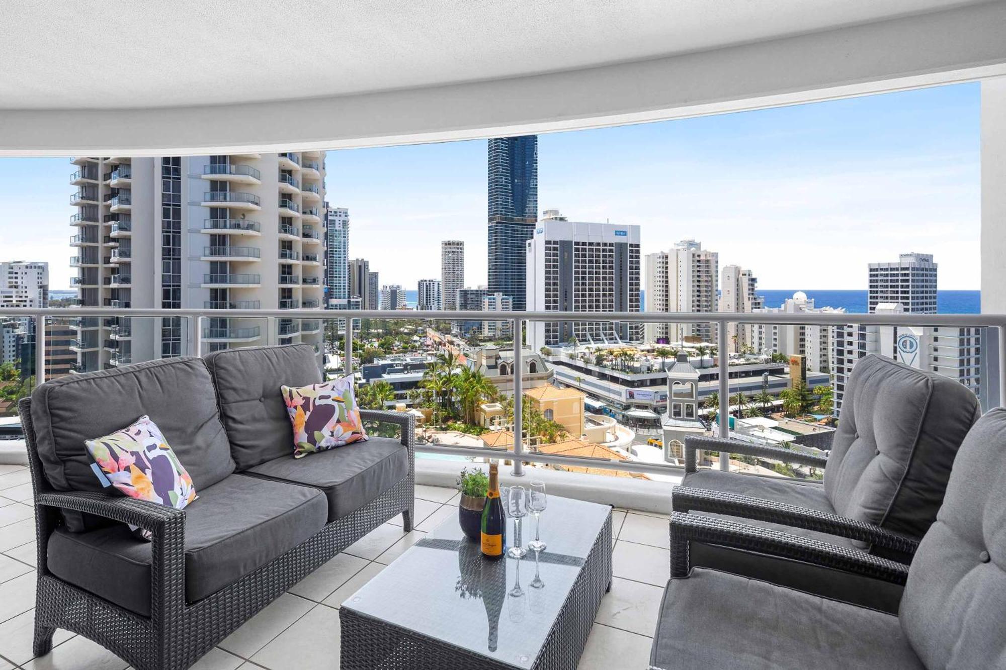 Holiday Holiday Chevron Renaissance Apartments Gold Coast Room photo