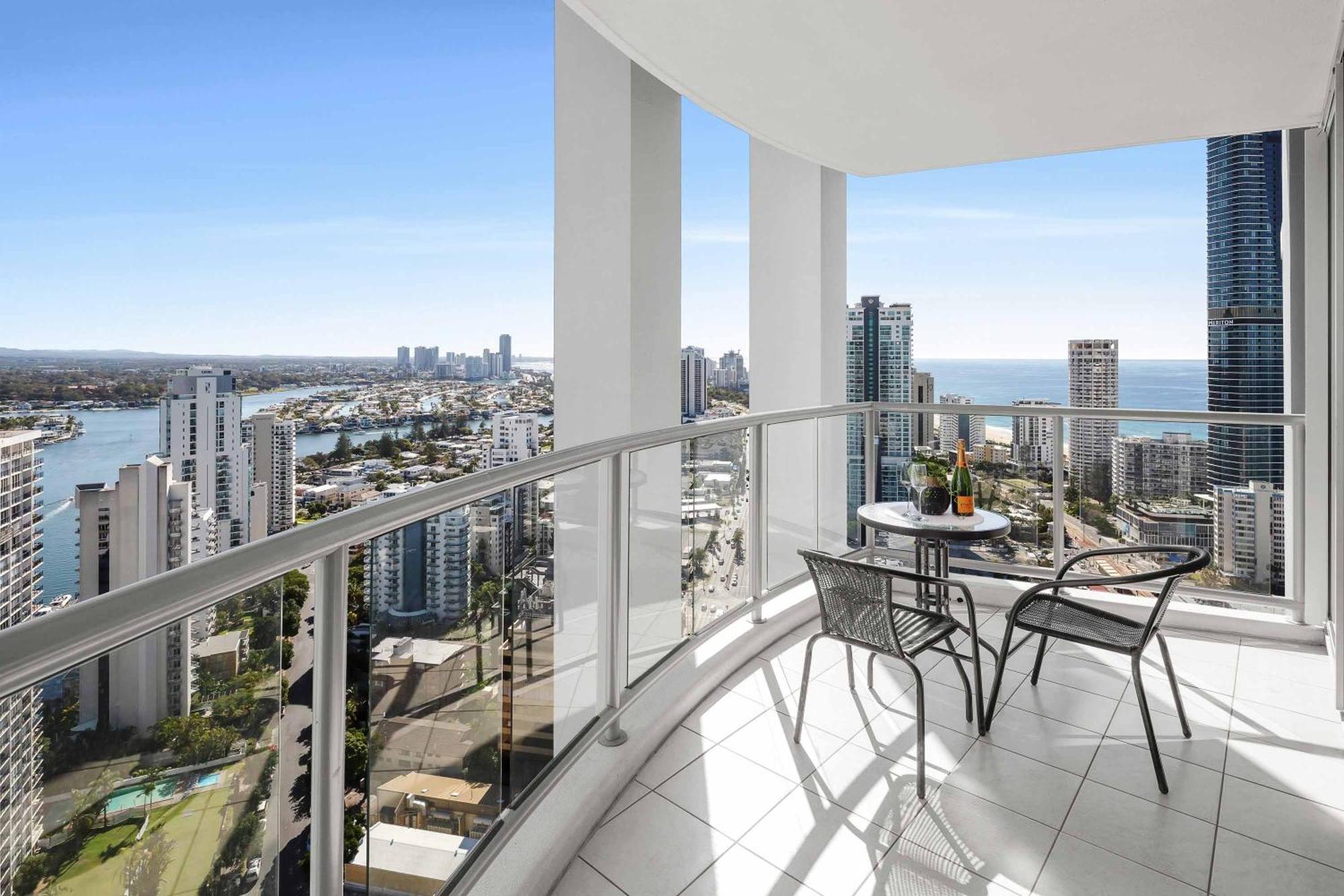 Holiday Holiday Chevron Renaissance Apartments Gold Coast Room photo