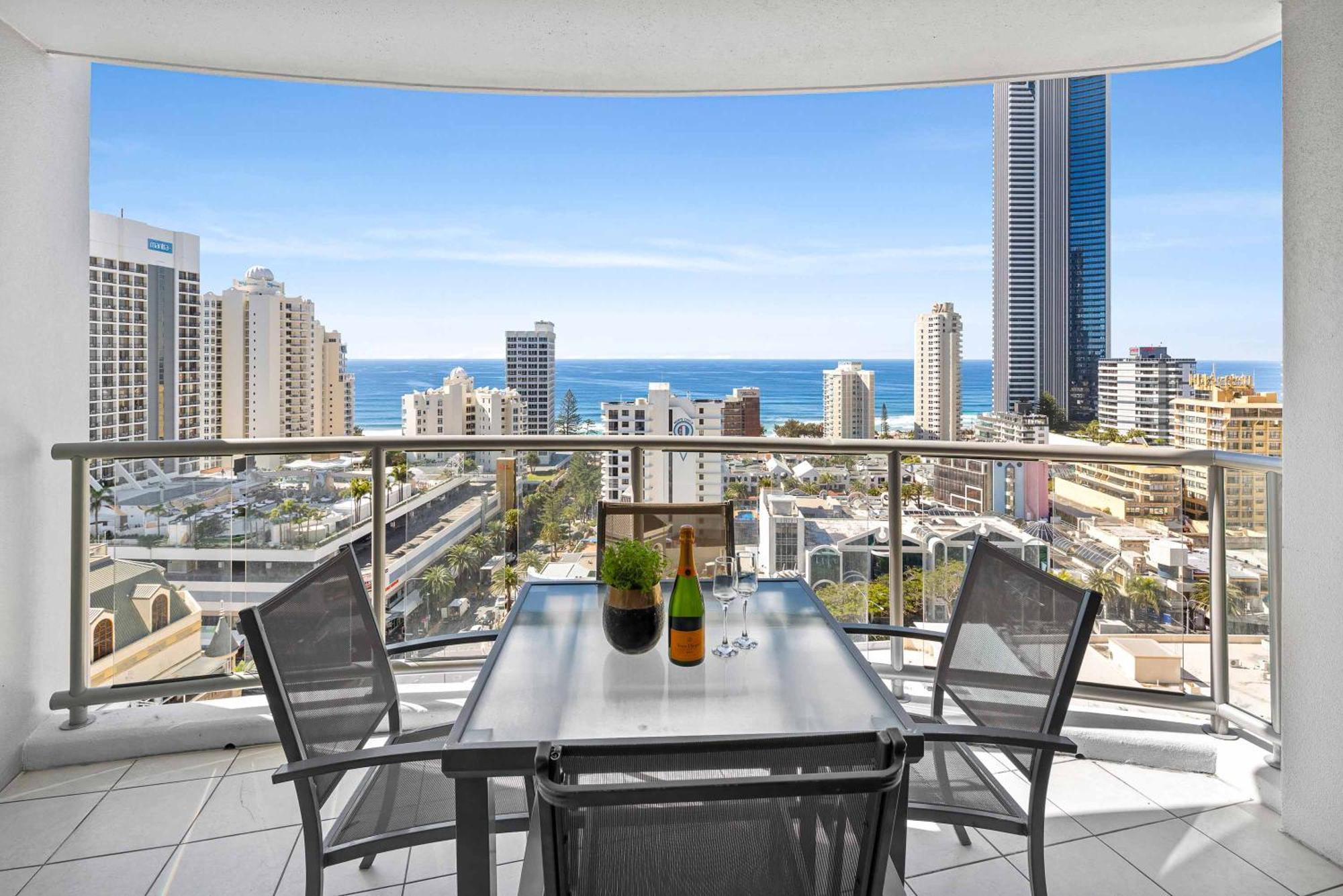 Holiday Holiday Chevron Renaissance Apartments Gold Coast Room photo