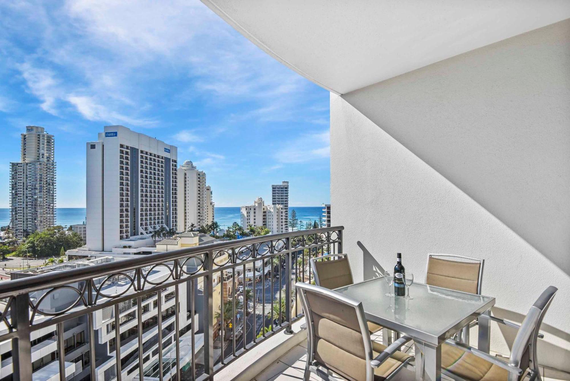 Holiday Holiday Chevron Renaissance Apartments Gold Coast Room photo